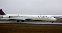 N913DL @ KATL - Taxi Atlanta - by Ronald Barker