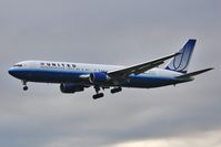 N662UA @ EGLL - Finals to 27L - by John Coates