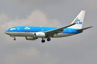 PH-BGR @ EGLL - Finals to 27L - by John Coates