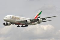A6-EDM @ EGLL - Finals to 27L with Expo 2020 Dubai logos. - by John Coates