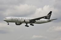 N794UA @ EGLL - Finals to 27L - by John Coates
