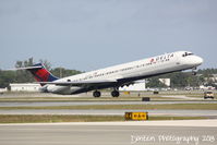 N912DL @ KSRQ - Delta Flight 2298 (N912DL) departs Sarasota-Bradenton International Airport enroute to Hartsfield-Jackson Atlanta International Airport - by Donten Photography