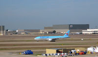 HL7530 @ KDFW - Taxi DFW - by Ronald Barker
