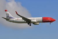 LN-DYR @ EGKK - Finals to 08R - by John Coates