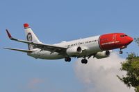 LN-NOE @ EGKK - On approach to 08R - by John Coates