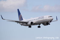 N75425 @ KSRQ - United Flight 1190 (N75425) arrives at Sarasota-Bradenton International Airport following a flight from Chicago-O'Hare International Airport - by Donten Photography