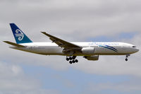 ZK-OKB @ NZAA - At Auckland - by Micha Lueck