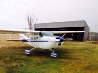 VH-KRE @ YBDW - Very clean 182 new paint on the spats - by Pat Otoole