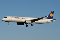 D-AISC @ EGSH - Landing onto runway 27 for paintwork ! - by keithnewsome