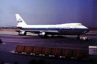 PH-BUB @ EHAM - PH-BUB in AMS. White top - by Erik Oxtorp