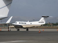 N222UR @ OXR - 1981 Beech B200 SUPER KING AIR, two U/A(C)PT6A-42 Turboprops 850 shp each, CS full-feathering reversible-pitch 3-blade Hartzell props, Pressurized - by Doug Robertson