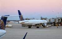 N565UA @ KORD - Taxi ORD - by Ronald Barker