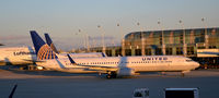 N37468 @ KORD - Taxi ORD - by Ronald Barker