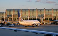 N37468 @ KORD - Taxi ORD - by Ronald Barker