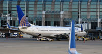 N77430 @ KORD - Gate B6 ORD - by Ronald Barker