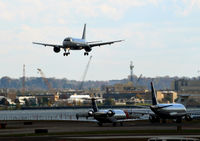 N758US @ KDCA - final Approach to National - by Ronald Barker