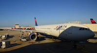N805NW @ KATL - Fleet number 3305 Atlanta - by Ronald Barker