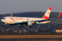 OE-LAE @ VIE - Austrian Airlines - by Chris Jilli