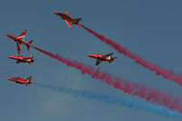 XX227 @ EGVA - RIAT 2006. The Red Arrows. - by Howard J Curtis