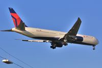 N840MH @ EGLL - Crossing the A30 to touchdown - by John Coates