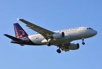OO-SSK @ EGLL - Early morning finals to 27L - by John Coates