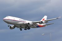 9M-MPO @ EGLL - Finals to 27R - by John Coates