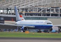 N660UA @ EGLL - Taxiing to stand - by John Coates