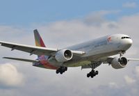 HL7732 @ EGLL - Evening finals to 27R - by John Coates