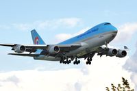 HL7434 @ EGLL - On approach to 27R - by John Coates