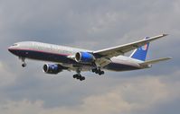 N798UA @ EGLL - Finals to 27L - by John Coates