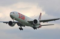 PT-MUC @ EGLL - On approach to 27L - by John Coates