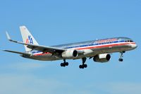 N618AA @ KMIA - AA B752 on finals. - by FerryPNL