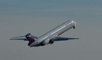 N917DN @ KDCA - Departure National - by Ronald Barker