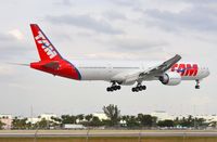 PT-MUI @ KMIA - New TAM B773  landing in MIA - by FerryPNL