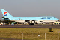 HL7490 @ YSSY - KE121 from ICN taxis after landing on 34L - by Bill Mallinson