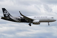 ZK-OXB @ NZCH - finals to 02 - by Bill Mallinson