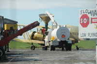 N48631 - Loading up, - by Bill Watkins