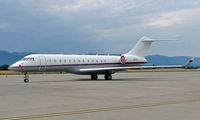 N1SA @ LSGG - Bombardier BD-700-1A10 Global Express [9100] Geneva~HB 23/07/2004