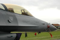 89-2118 @ EBFN - Nose section of a USAF F-16CG at Koksijde Air Base, Belgium