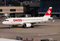 HB-IJD @ LSZH - taxi to the active
