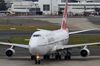 VH-OEJ @ YSSY - taxiing to gate - by Bill Mallinson