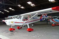 PH-TTY @ EHBD - Ultravia Aero Pelican Club PL [687] Budel-Kempen~PH 11/08/2006