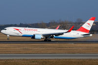 OE-LAY @ VIE - Austrian Airlines