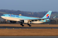 HL8276 @ VIE - Korean Air