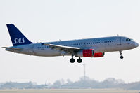 OY-KAM @ EKCH - Copenhagen Kastrup L/D R-22R
10.3.14 - by leo larsen