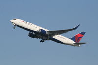 N174DZ @ EBBR - Flight  DL409 is climbing from RWY 25R