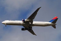 N832MH @ EGLL - Boeing 767-432ER [29704] (Delta Air Lines) Home~G 26/11/2009. On approach 27R.