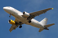 EC-LRS @ EGLL - Airbus A319-112 [3704] (Vueling Airlines) Home~G 03/05/2013. On approach 27R.
