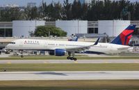N555NW @ KFLL - Boeing 757-200