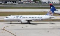 N462UA @ KFLL - Airbus A320